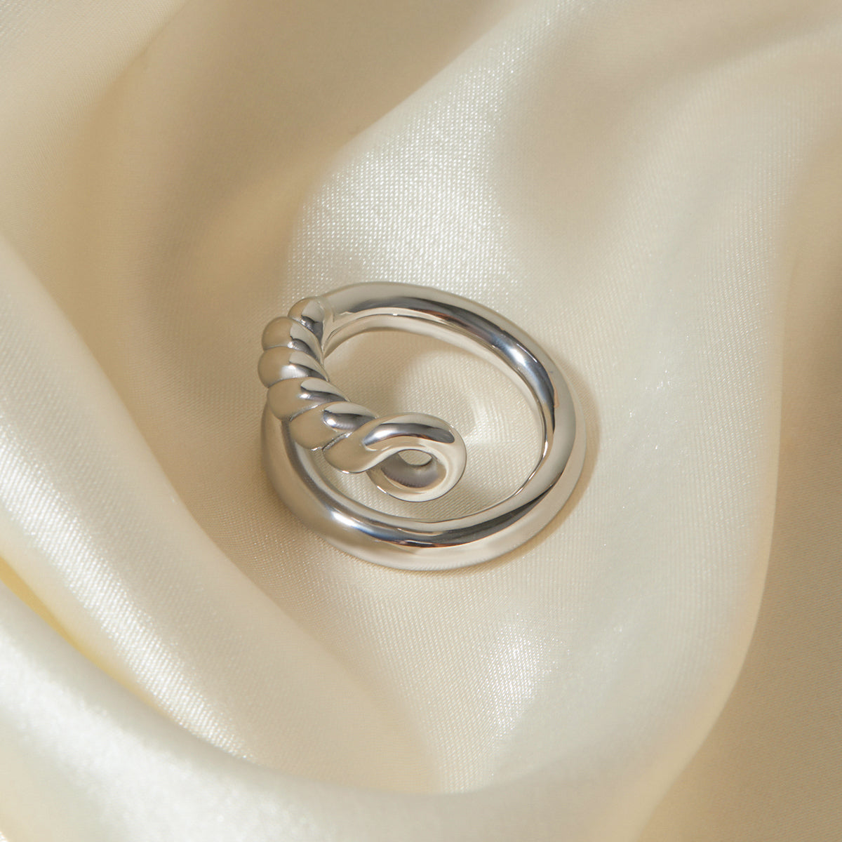 CHUNKY KNOT RING